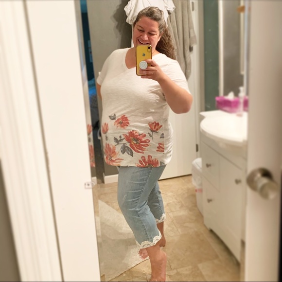 Meet your Posher, Claudia - Picture 2 of 5